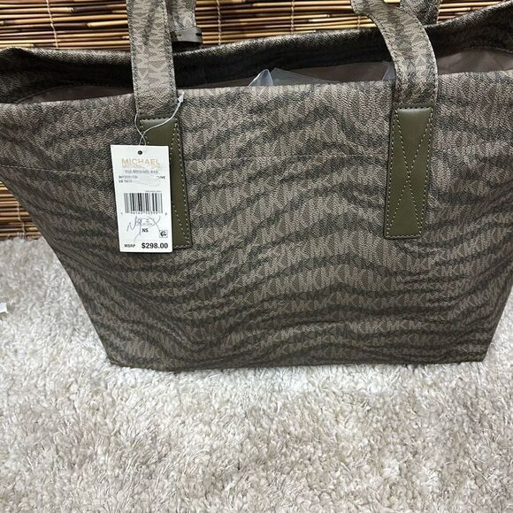 Michael Michael Kors Signature the Michael Tote Bag - Olive - Picture 3 of 6